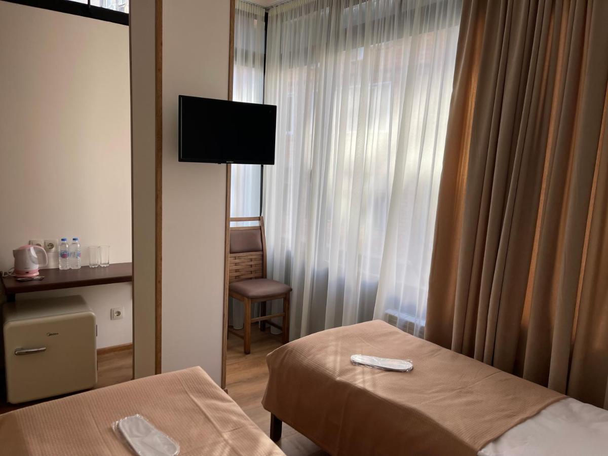 Art Family Hotel Tbilisi Room photo
